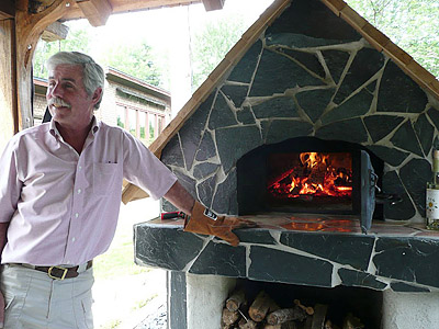 070208_pizzaman1.jpg